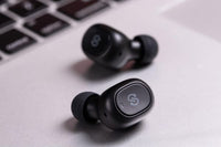 Gravure personnalisée d'un boîtier USB et d'un casque : des moyens créatifs de personnaliser la technologie