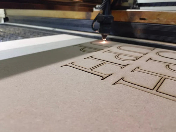Invitations laser DIY : libérer des merveilles illimitées de gravure sur papier