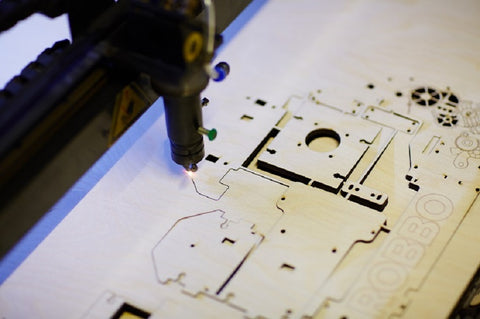 La nouvelle vague dans l'art de la sculpture : comparaison entre la technologie de la gravure laser CNC et la technologie traditionnelle de la sculpture